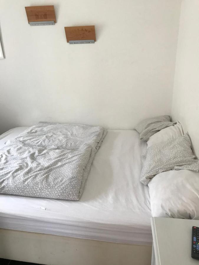 Kerti franciaágyas apartman Vác Esterno foto