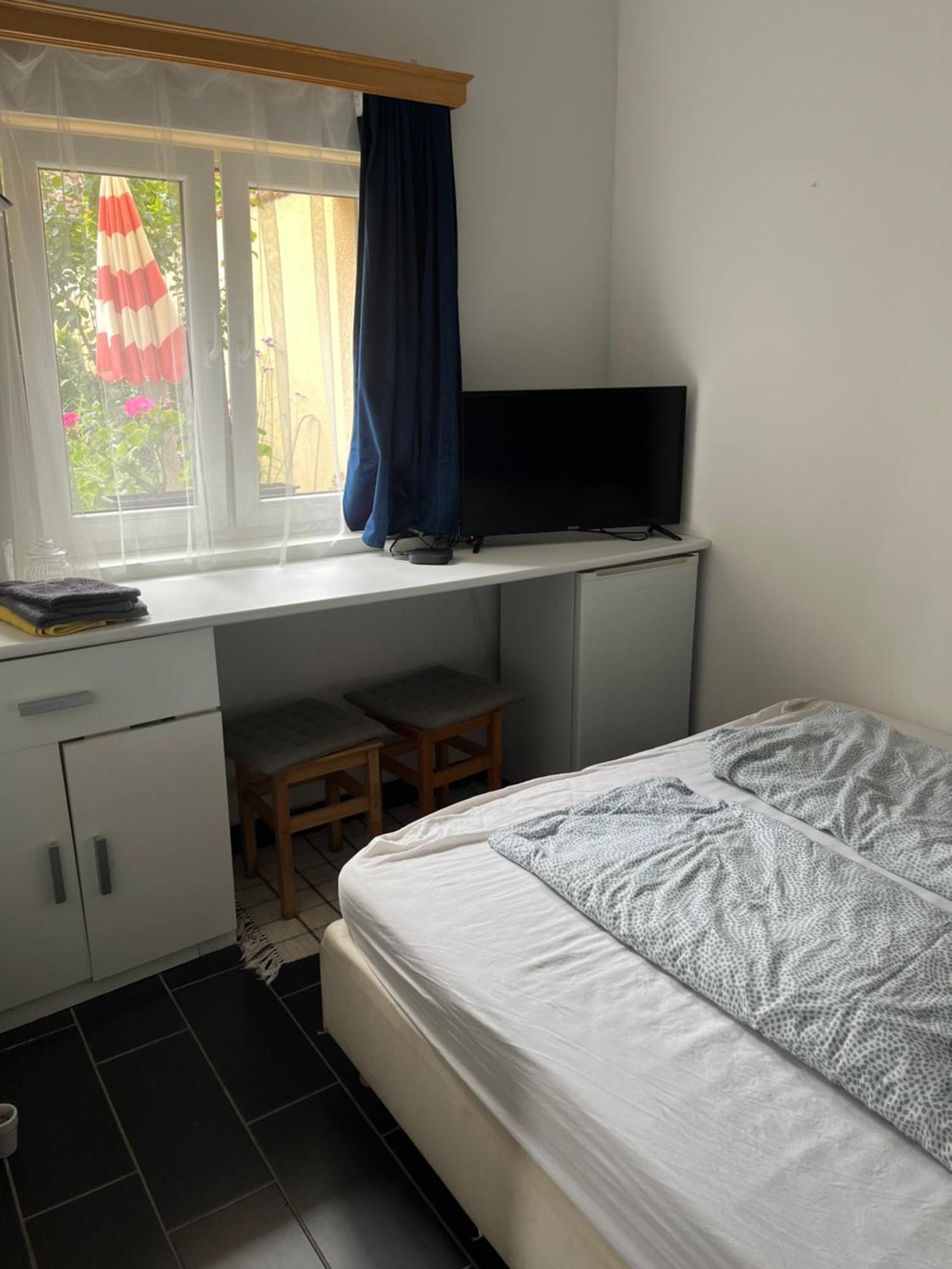 Kerti franciaágyas apartman Vác Esterno foto
